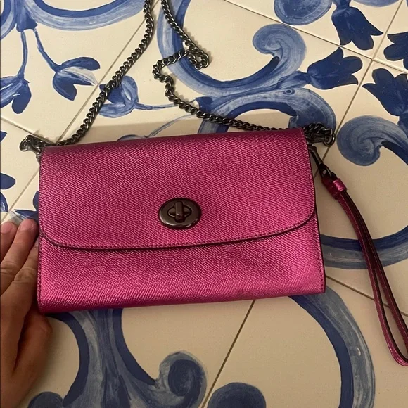 Vibrant COACH Pink Crossbody Bag - new never used - Picture 5 of 8